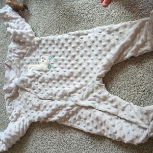 Kyle and Deena super soft textured jammies with a giraffe 6-9 month